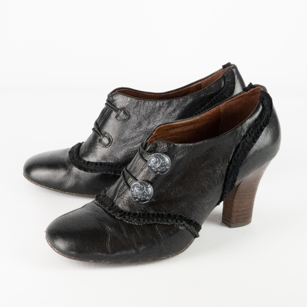 Naya Black Oxford with Buttons
